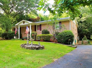 3825 Whitehaven Rd, Winston Salem, NC 27106