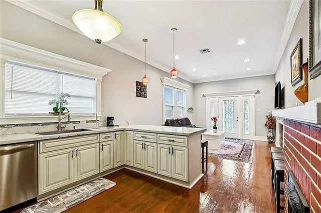 3 bed, 2.0 bath, 1030 sqft, $3,000 — Photo 4