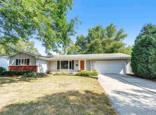1747 Juniper Dr, Green Bay, WI 54302