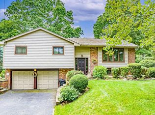 5 Chanticleer Ct, Huntington, NY 11743