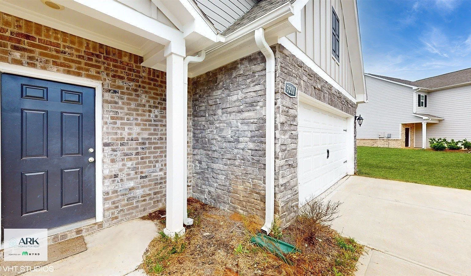 5 bed, 2.5 bath, 2619 sqft, $2,415 — Photo 1