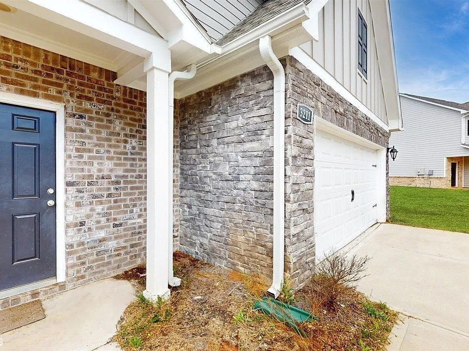 3211 Bridgewood Dr