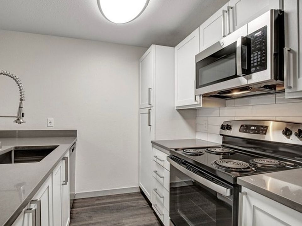 1st image of 3935 N Janssen Ave Unit 3