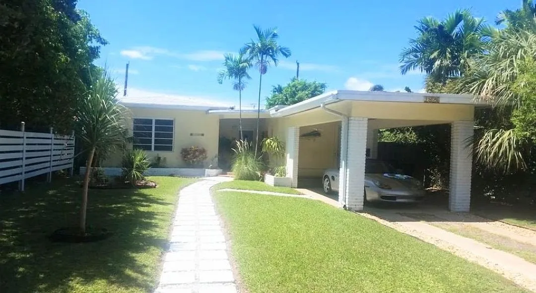 1826 Biarritz Dr — Photo 1