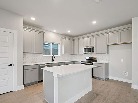 8-web-or-mls-9708 Petrichor Blvd-S1412-008