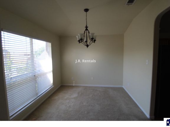 5th image of 207 Crowfoot Dr