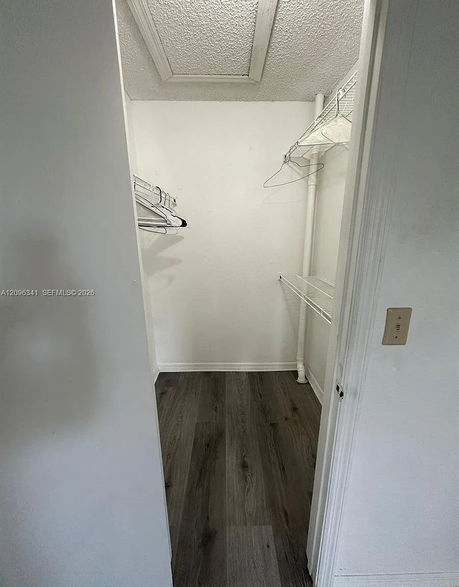 Coral Key Condo — Photo 4