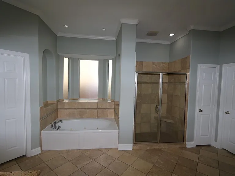7102 Spring Run Ln — Photo 17