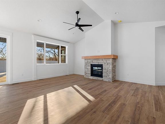 4th image of 2541 Kaley Ln