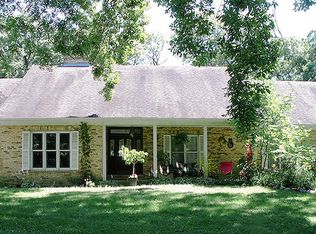 584 N East River Rd, Des Plaines, IL 60016