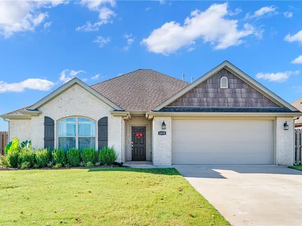 4439 W Divide Dr, Fayetteville, AR 72704