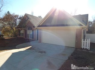 3585 Lochmill Dr, Loganville, GA 30052