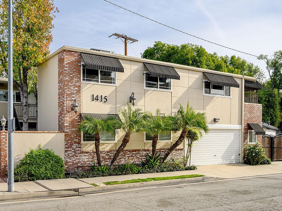 Front view of property