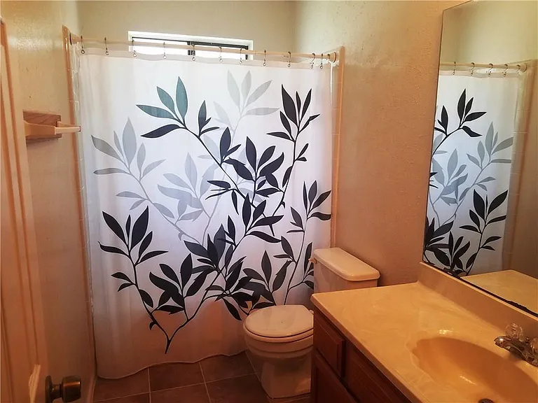 2425 Inverness Dr — Photo 12