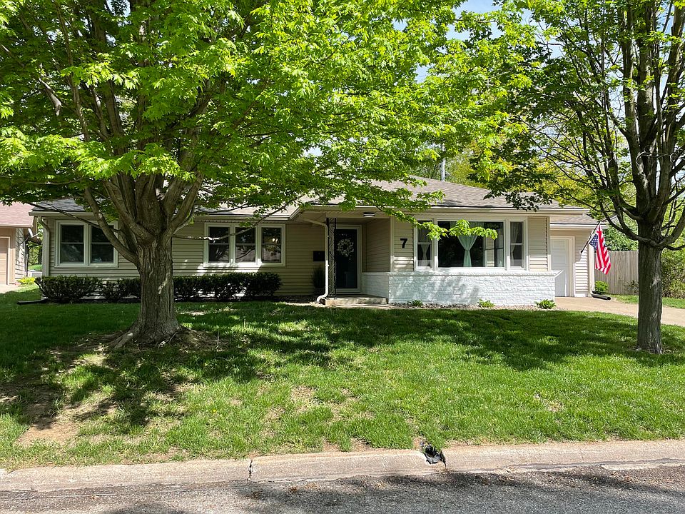1st image of 7 Kenmore Cir