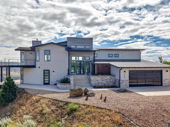 2111 Vantage Cir, Spearfish, SD 57783