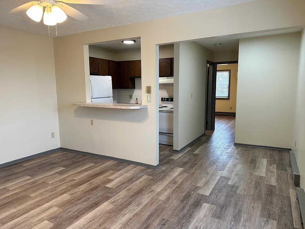 Building Photo - 2632 Ellet Ave #11