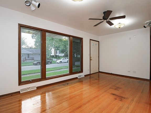 3rd image of 333 Dorsetshire Dr