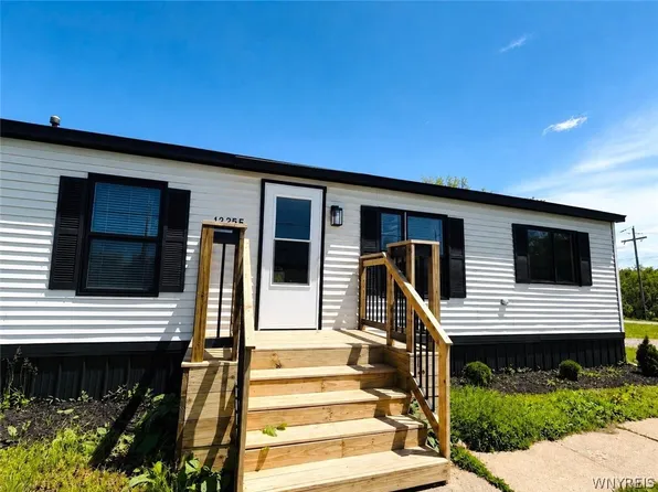 12335 Sharp St, Springville, NY 14141