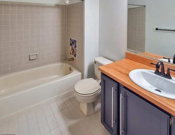 44A Watertown Ct — Photo 17