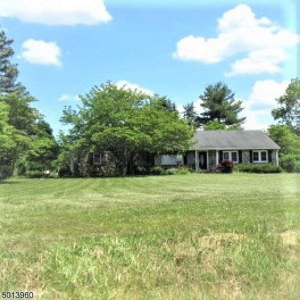 2nd image of 48 Lazy Brook Rd