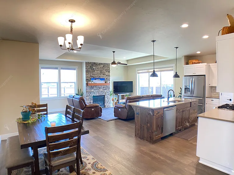 4310 SW Badger Ave — Photo 3