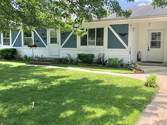 3rd image of 740 Easthill Dr NE