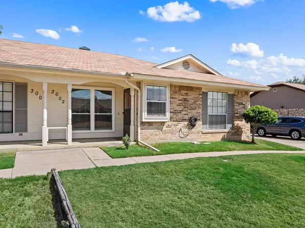 3002 Clover Ln, Euless, TX 76039