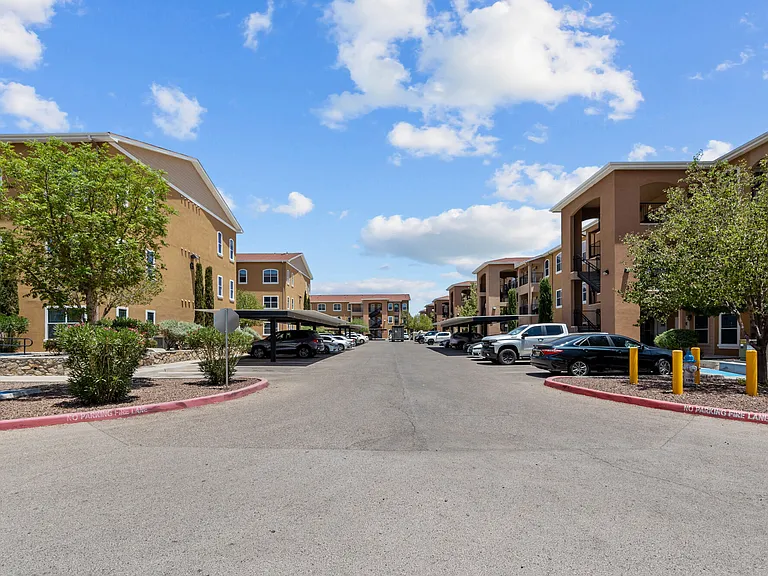 Las Torres Apartments — Photo 40