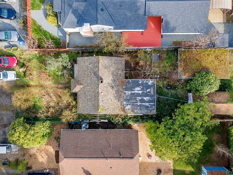 2nd image of 10330 Midvale Avenue N