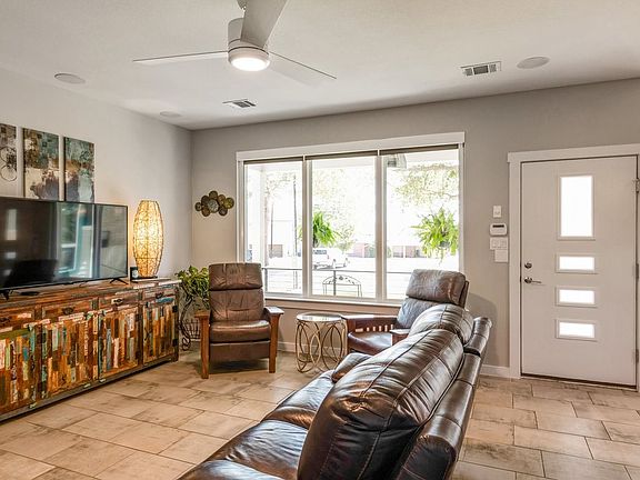 4th image of 1727 Bluebonnet Ln