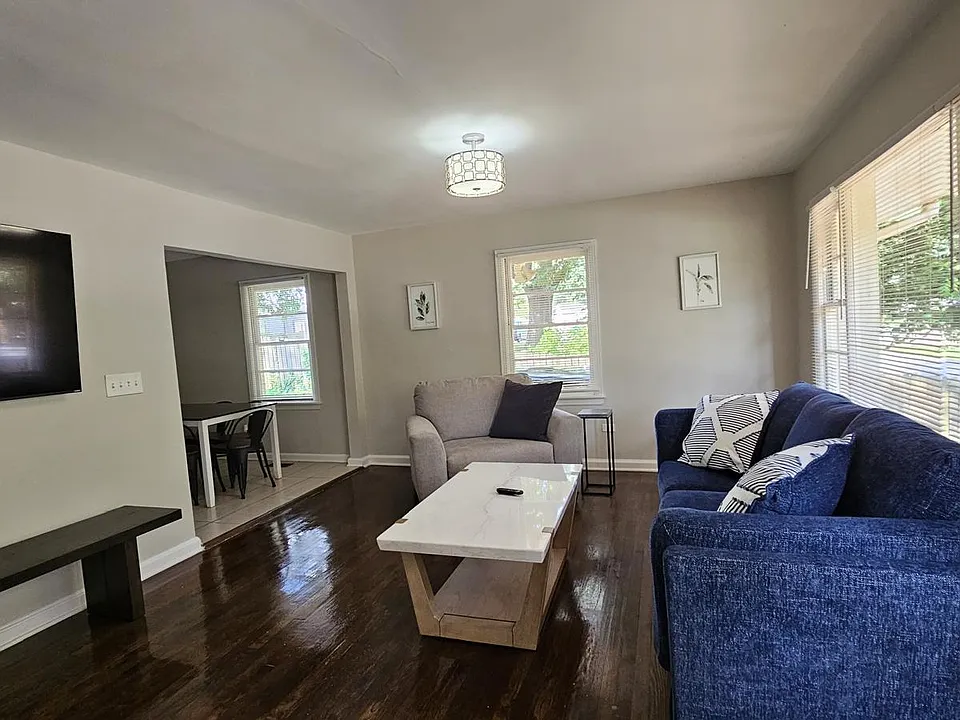 2076 W Flat Shoals Ter