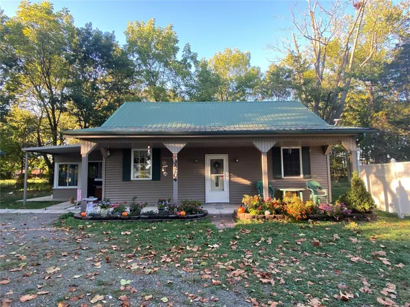 34204 Irish Ln, Brighton, IL 62012