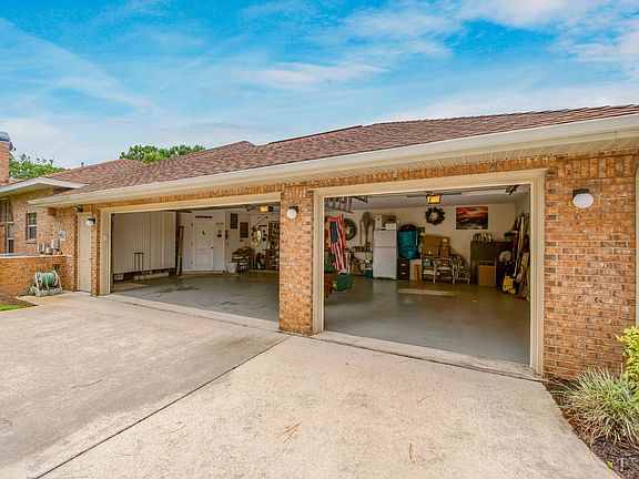 2nd image of 209 Pleasant Valley Dr