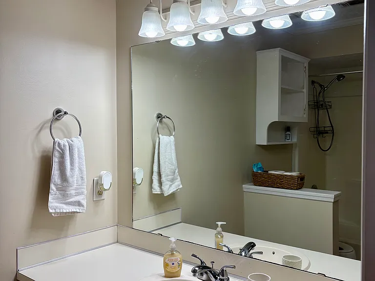 2720 Lakeview Dr — Photo 10