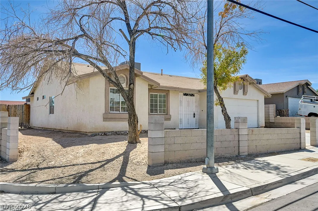 4 bed, 2.0 bath, 1386 sqft, $1,950 — Photo 3