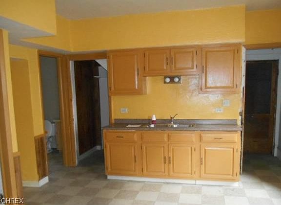 2nd image of 3983 E 54th St