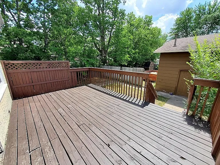 576 Bay St — Photo 14