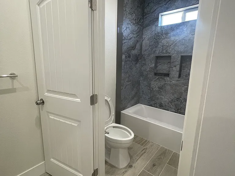2nd Bathroom Tub & Toilet