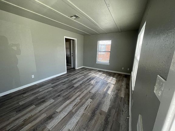 2nd image of 1022 Arkansas St