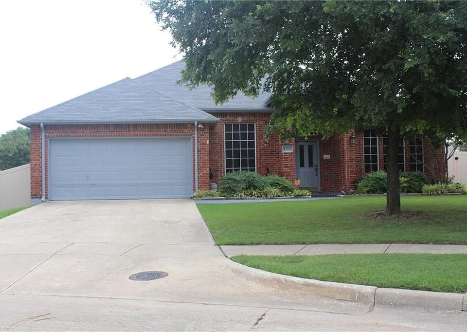 1st image of 1202 Twin Hills Dr