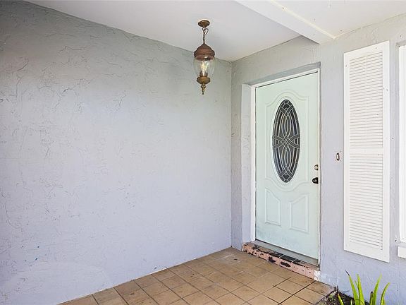 4th image of 415 MAPLEWOOD CIRCLE