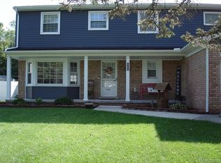 1332 Norfolk Ave, Grand Blanc, MI 48439