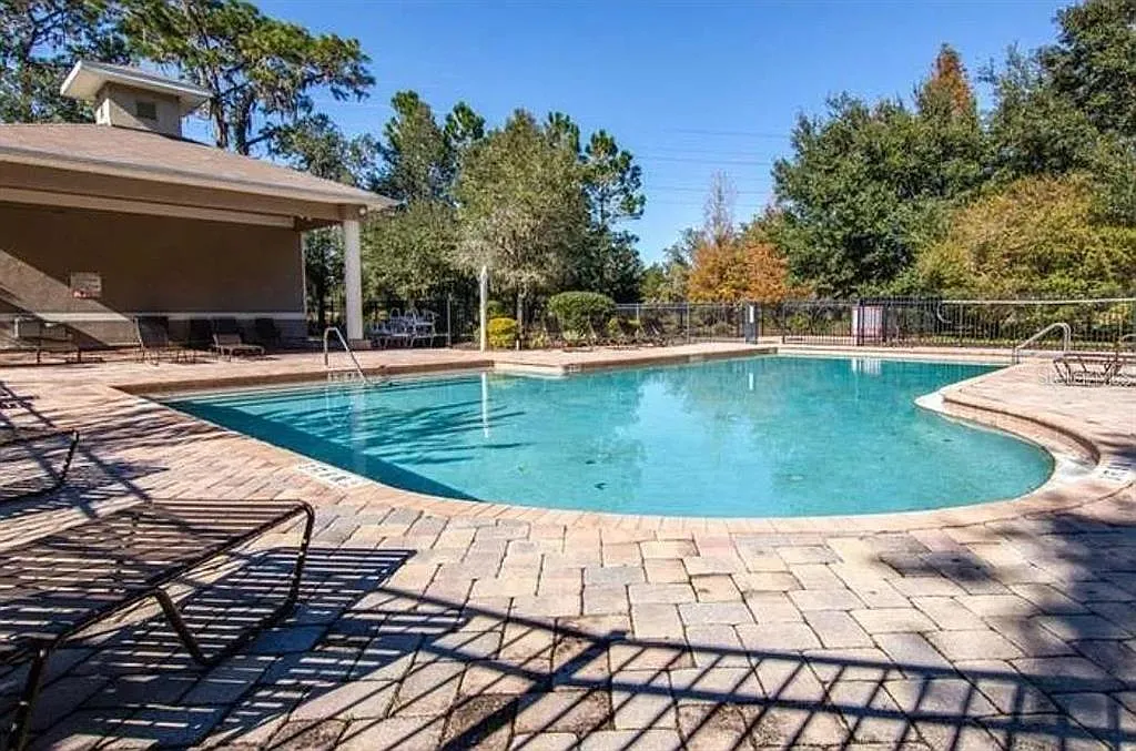 3 bed, 2.0 bath, 1528 sqft, $2,400 — Photo 3