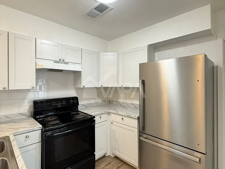 415 Solar Dr — Photo 4