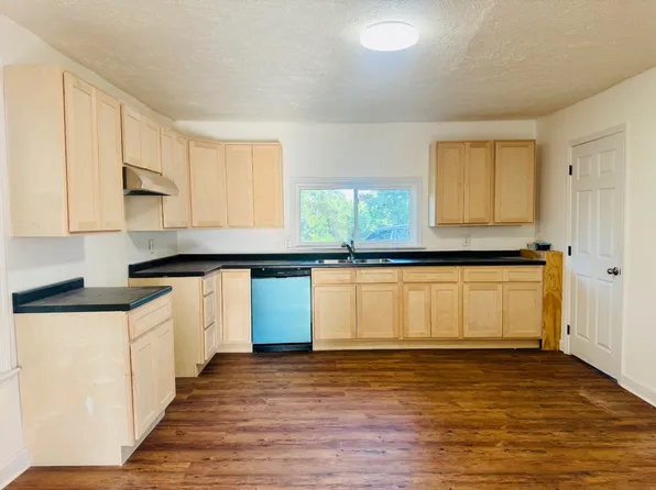 738 Main St, Mc Kenzie, TN 38201