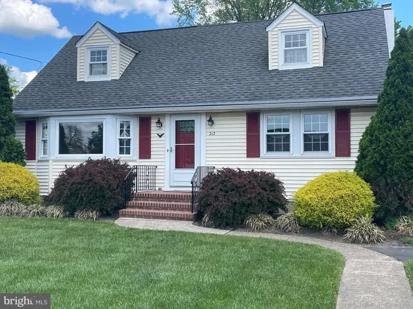 212 Nancy Ln, Ewing, NJ 08638