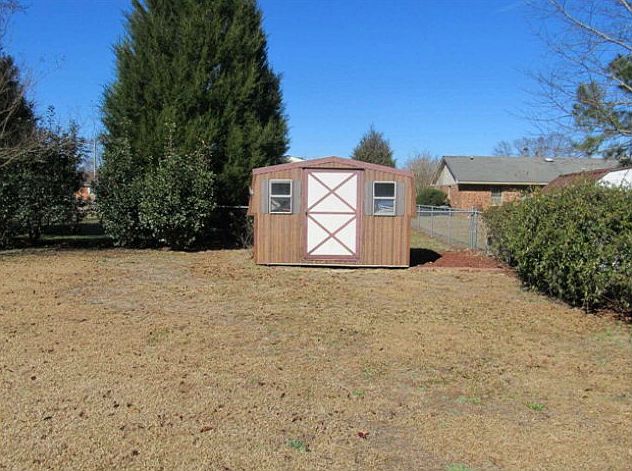 2nd image of 829 Club Ln
