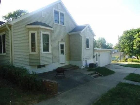 Side view and garage