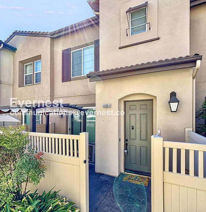 1st image of 44064 Calle Luz